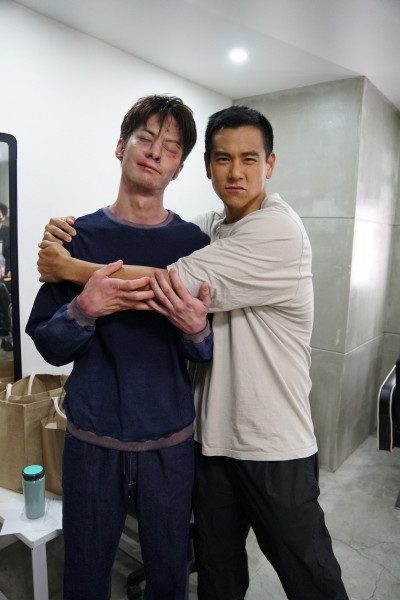 （影音）合作《潛行》！彭于晏悲痛認屍淚崩 戲裡戲外都好友