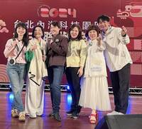 內科大家庭！高嘉瑜PO李彥秀、黃珊珊同框照 稱「選後重新做人」