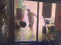 逮到人了！紅衣男砸立委鍾佳濱服務處 動手原因曝光