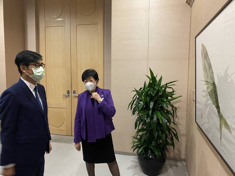 高雄市長陳其邁12日拜會東京都知事小池百合子，就高雄與東京城市交流及台海安全議題交換意見。（高雄市府提供）